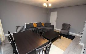 Modern 2 Bed Close To City